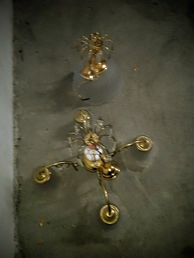 Lámpara de techo antigua dorada