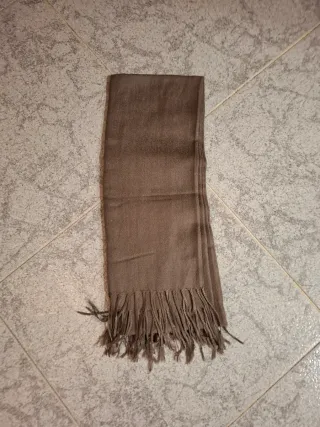 Pañuelo estampado flores y mariposas