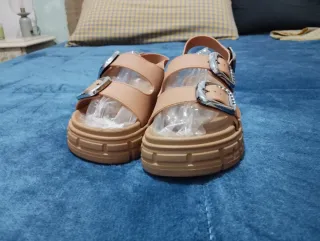 Sandalias Beige Plataforma Hebillas