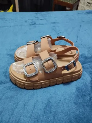 Sandalias Beige Plataforma Hebillas