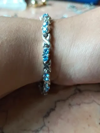 Pulsera plata con piedras azules