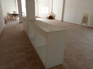 Banconi vetrina aziendale in legno e vetro