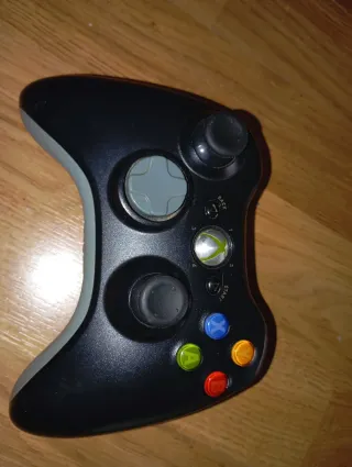 Xbox 360 Blanca + 2 Mandos + Cables