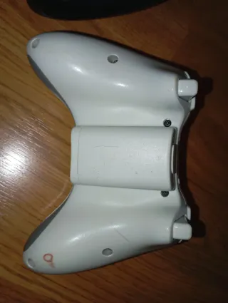 Xbox 360 Blanca + 2 Mandos + Cables