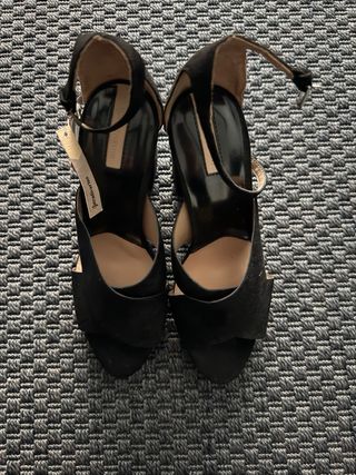 Sandalias Stradivarius tacón plataforma negras