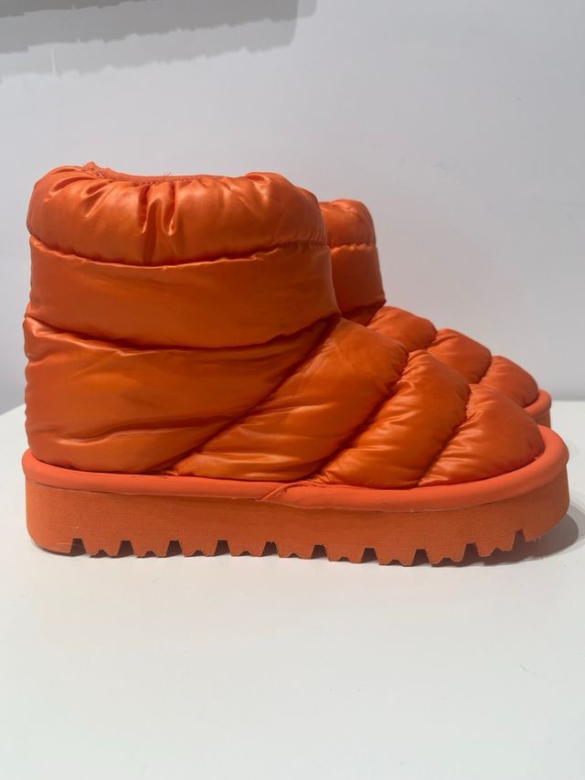 Botas de invierno naranjas acolchadas