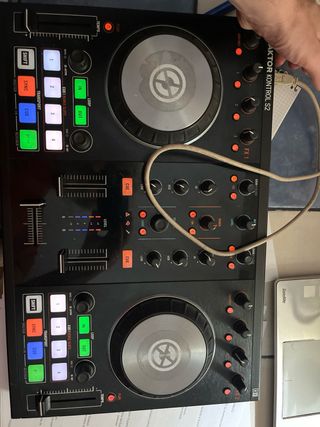 Controladora DJ Traktor Kontrol S2