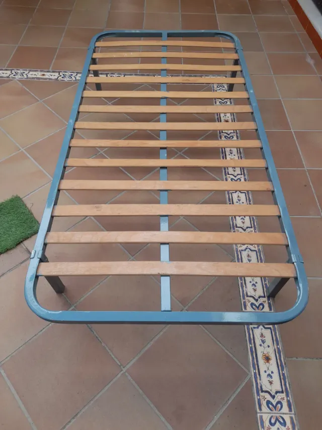 Struttura in metallo con lastre di legno 190x90