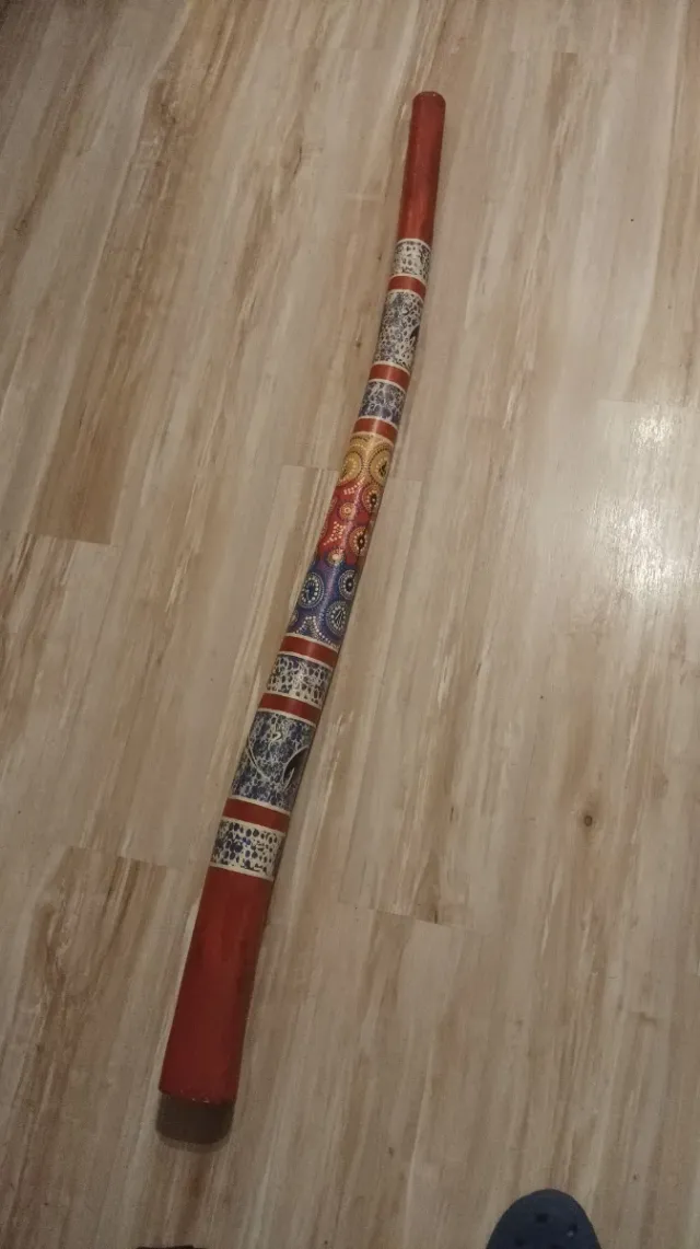 Didgeridoo de madera decorado