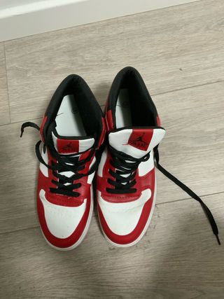 Zapatillas Jordan 1 Rojas y Blancas Talla 43