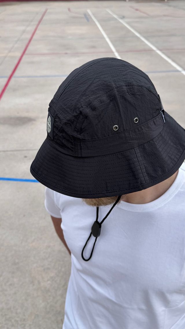 “NYLON” gorra o Bucket hat de Stone Island
