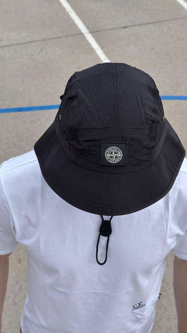 “NYLON” gorra o Bucket hat de Stone Island