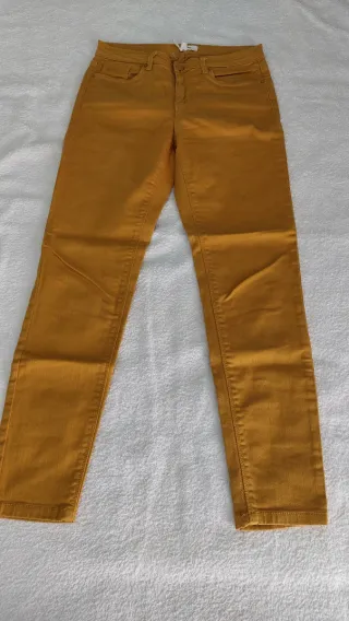 Pantalones amarillos de mujer
