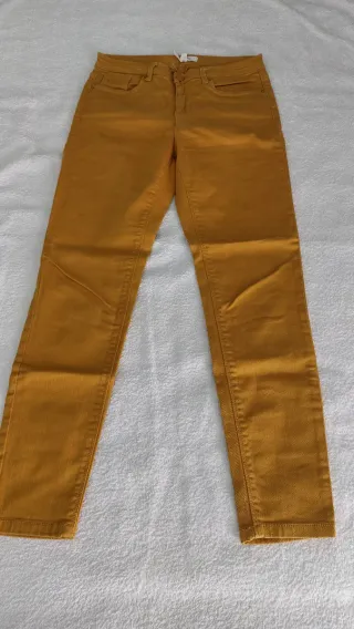 Pantalones amarillos de mujer