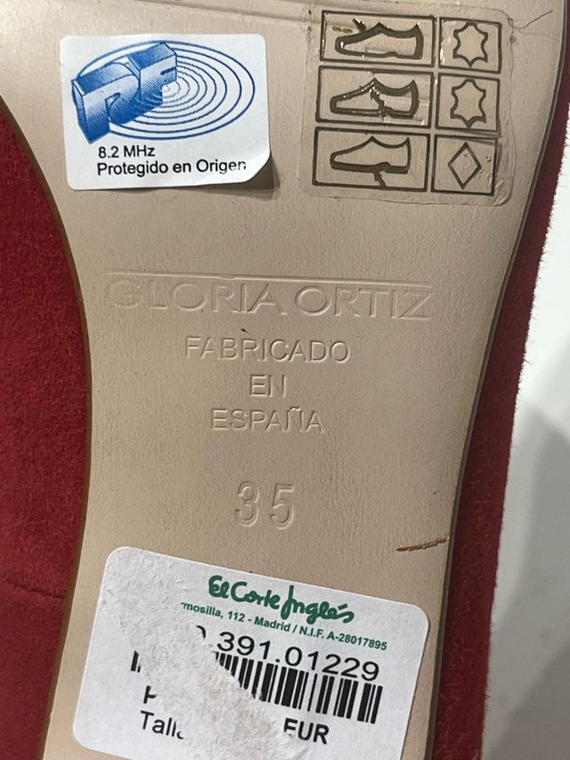 Tacones rojos de ante