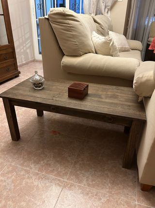 Mesa de centro de madera oscura