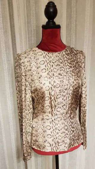 Blusa seda estampado reptil beige y marrón