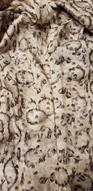 Blusa seda estampado reptil beige y marrón