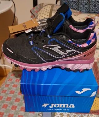 Zapatillas Joma Vora Negras y Rosas
