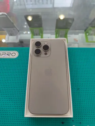 iPhone 15 Pro Max Argento 256gb pari al nuovo.