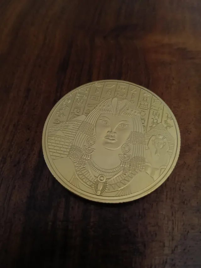 2 Monedas Estrella masonica y la otra Cleopatra