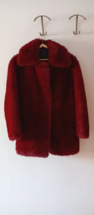 Chaquetón de pelo
Color Burdeos 