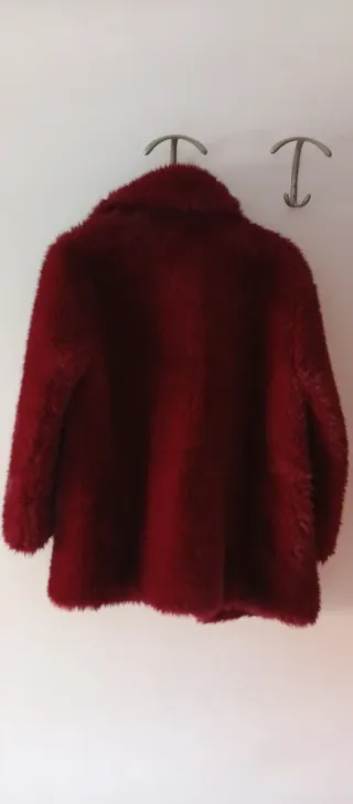 Chaquetón de pelo
Color Burdeos 