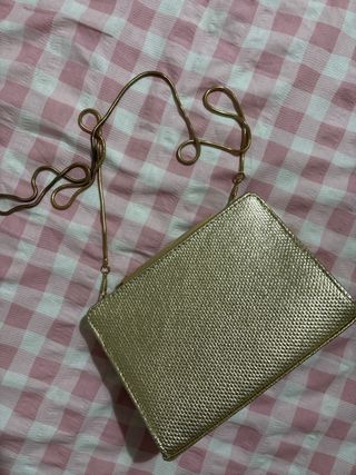 Bolso de fiesta dorado con cadena