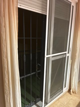 Ventana corredera aluminio con reja