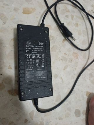 Cargador Patinete Eléctrico 36V 2A
