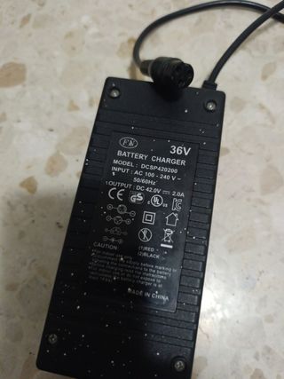 Cargador Patinete Eléctrico 36V 2A