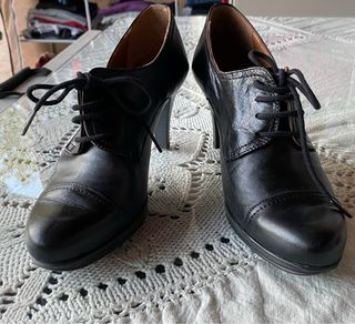 Zapatos de tacón negros de Piel con cordones