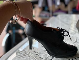 Zapatos de tacón negros de Piel con cordones