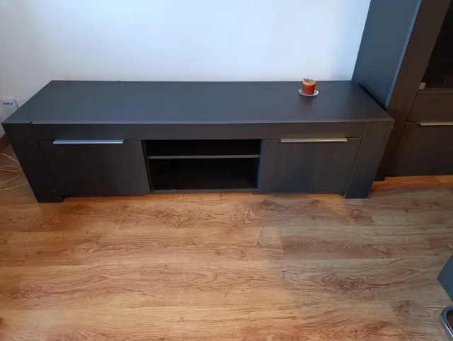 Mueble bajo TV madera oscuro