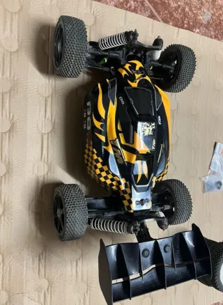Buggy 1/8 RC Team Magic.