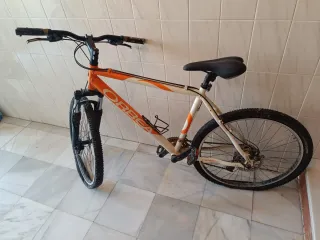 Bicicleta Orbea Naranja y Blanca