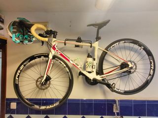 Bicicleta de carretera Giant Liv blanca
