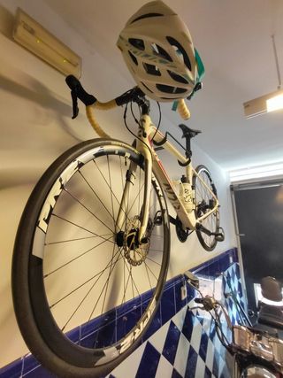 Bicicleta de carretera Giant Liv blanca