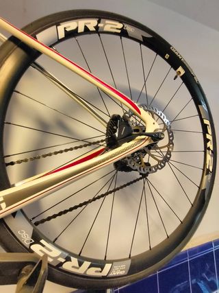 Bicicleta de carretera Giant Liv blanca
