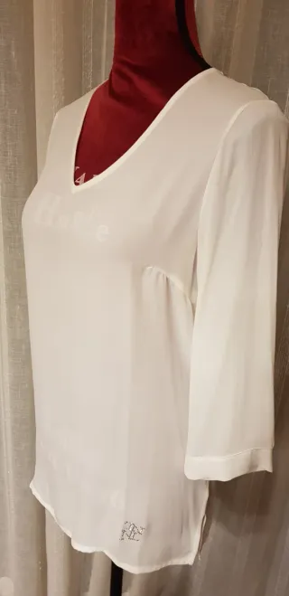 Blusa Naulover cuello pico blanca
