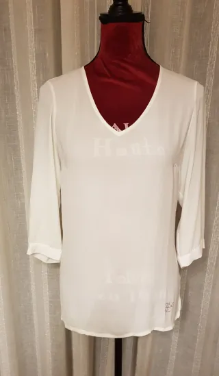 Blusa Naulover cuello pico blanca