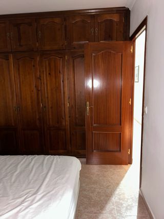 Puertas de madera oscura