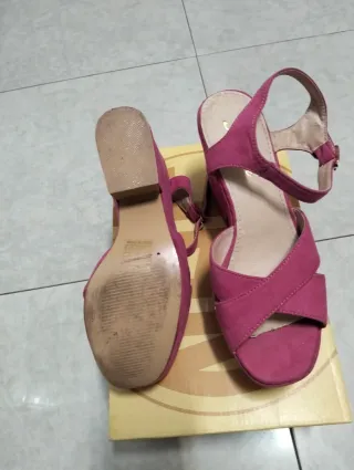 Zapatos de tacón rosa para mujer