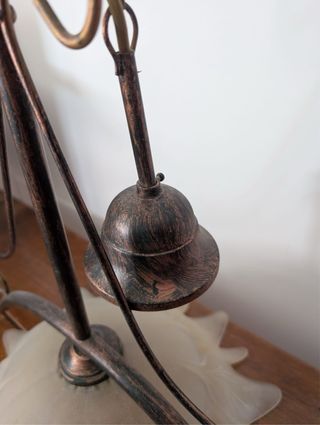 Lampadario antico in metallo e vetro 