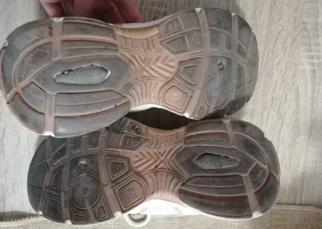 Zapatillas deportivas muy usadas