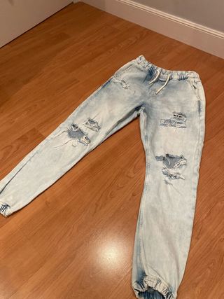 Pantalones vaqueros Bershka rotos talla S