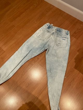 Pantalones vaqueros Bershka rotos talla S