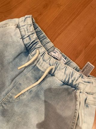 Pantalones vaqueros Bershka rotos talla S