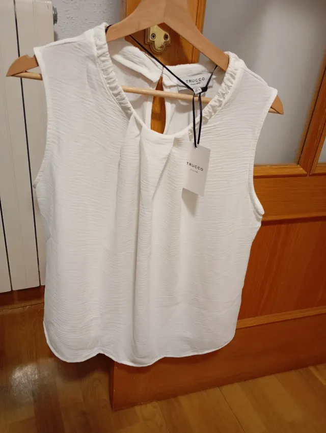 Top blanco TRUCCO sin mangas