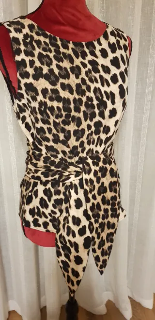 Top sin mangas Zara Basic estampado animal print